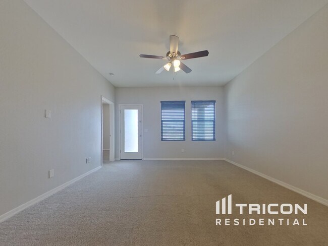 Building Photo - 19651 W Palo Verde Dr