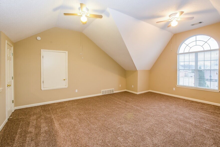 Building Photo - 6658 Raner Cove