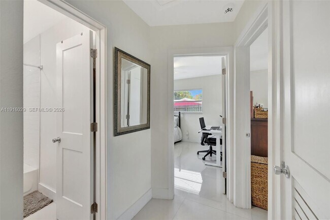 Building Photo - 1504 SW 6th Ave