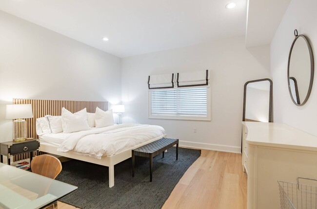 Building Photo - 72 Talmage Farm Ln