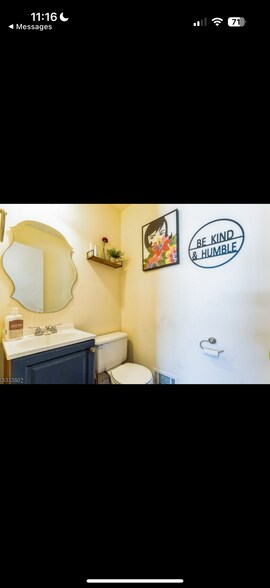 Building Photo - 216 Riva Dr