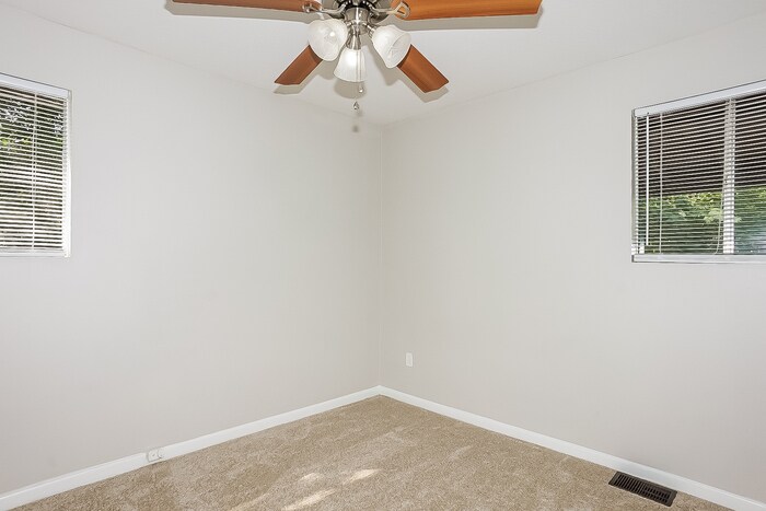 Building Photo - 2801 Deen Ave
