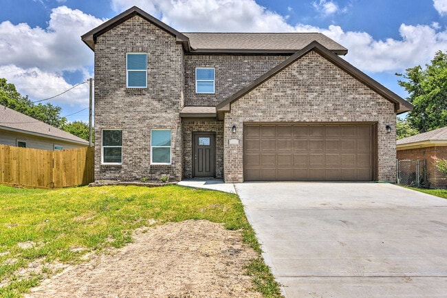 Building Photo - 3510 Oleander Ave