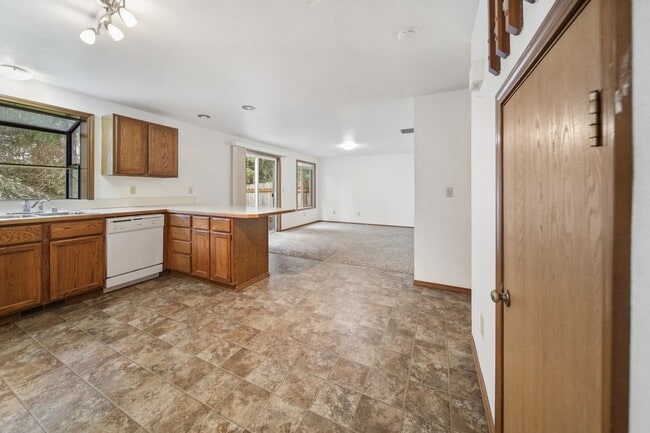 Building Photo - MOVE IN READY! Lake Forest home - 3 bedrooms - North Thurston School District