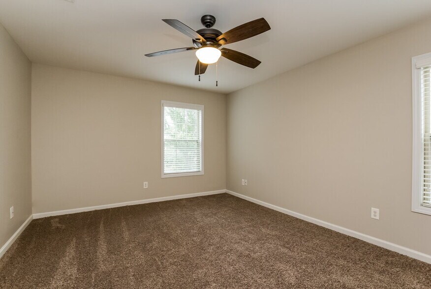 Building Photo - 275 Shaw Dr