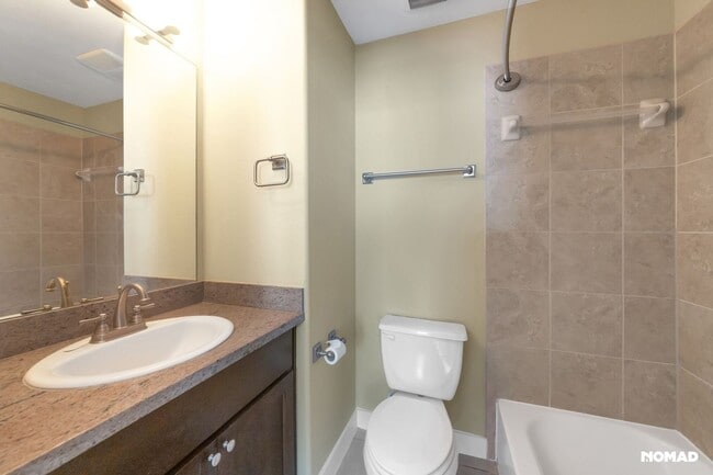 Building Photo - Stylish 3BR gated Townhome in Houston