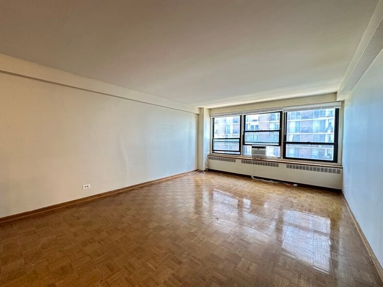Building Photo - 4180 N Marine Dr