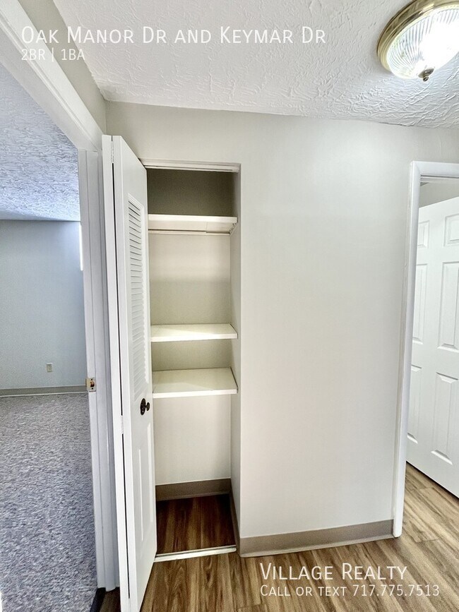 Building Photo - 221 Oak Manor Dr