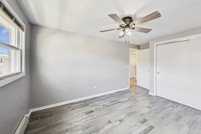 Building Photo - 6563 N Harlem Ave