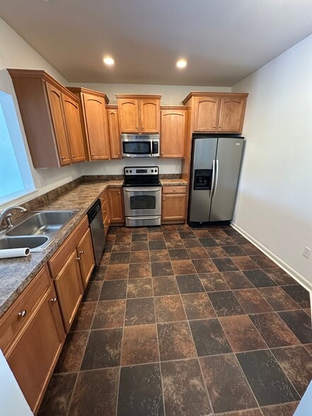 Building Photo - 2056 Deer Run Dr
