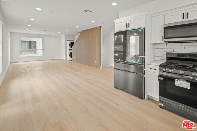Building Photo - 2700 Fletcher Dr