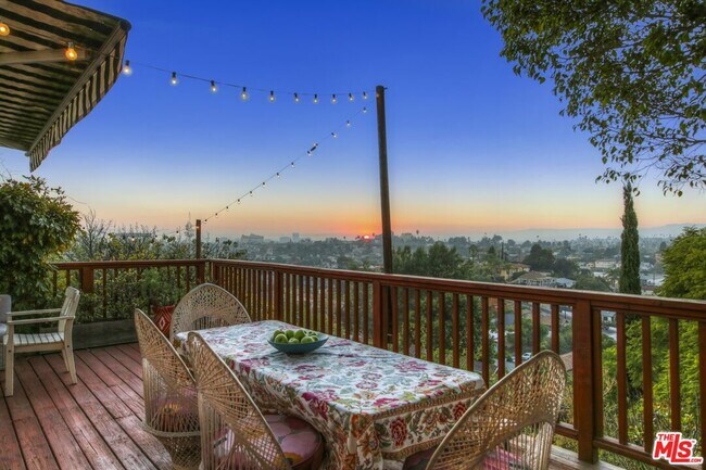 Building Photo - 1563 Lucretia Ave