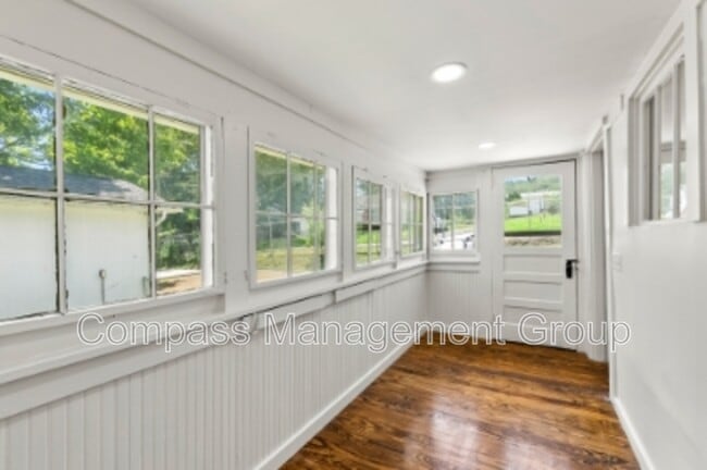 Building Photo - 3201 Davenport Rd