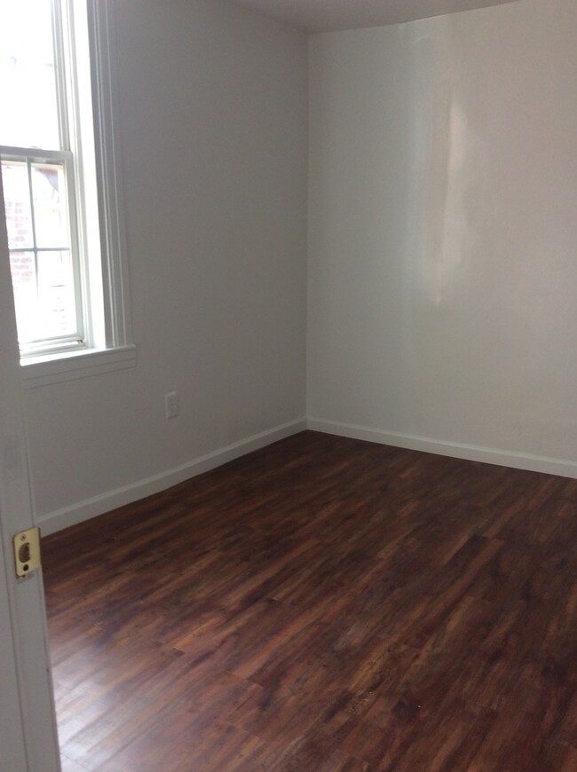 Building Photo - Coming Soon! York City SD 2 bedroom Apt.