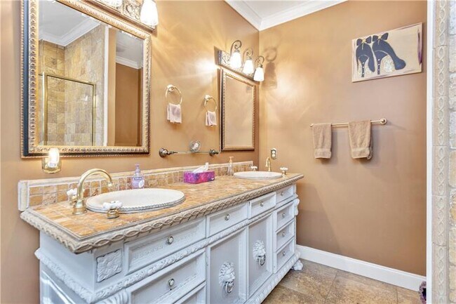 Building Photo - 65 Claire Dr SE