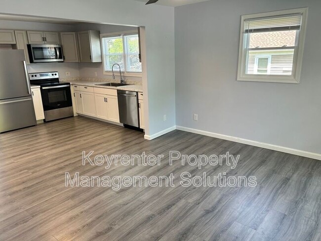 Building Photo - 421 N Charlotte Ave