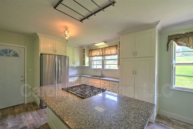 Building Photo - 1760 Memorial Dr Ext