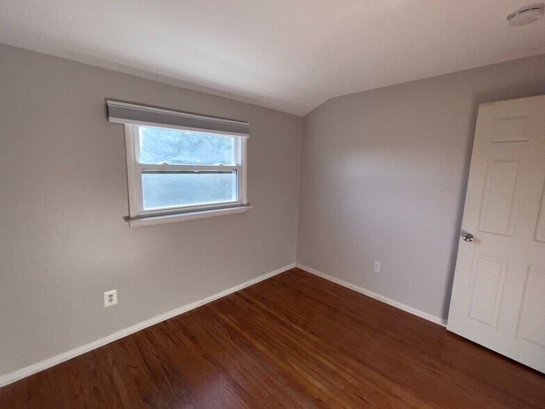 Building Photo - 918 Rockwell Rd