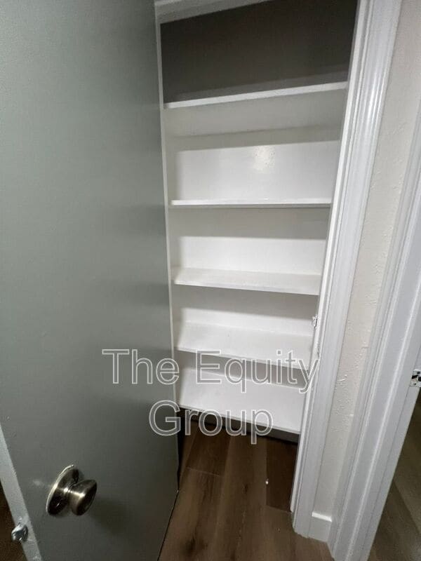 Building Photo - 786 E North Way