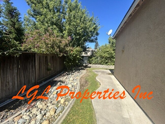 Building Photo - 4116 Woodwillow Ln