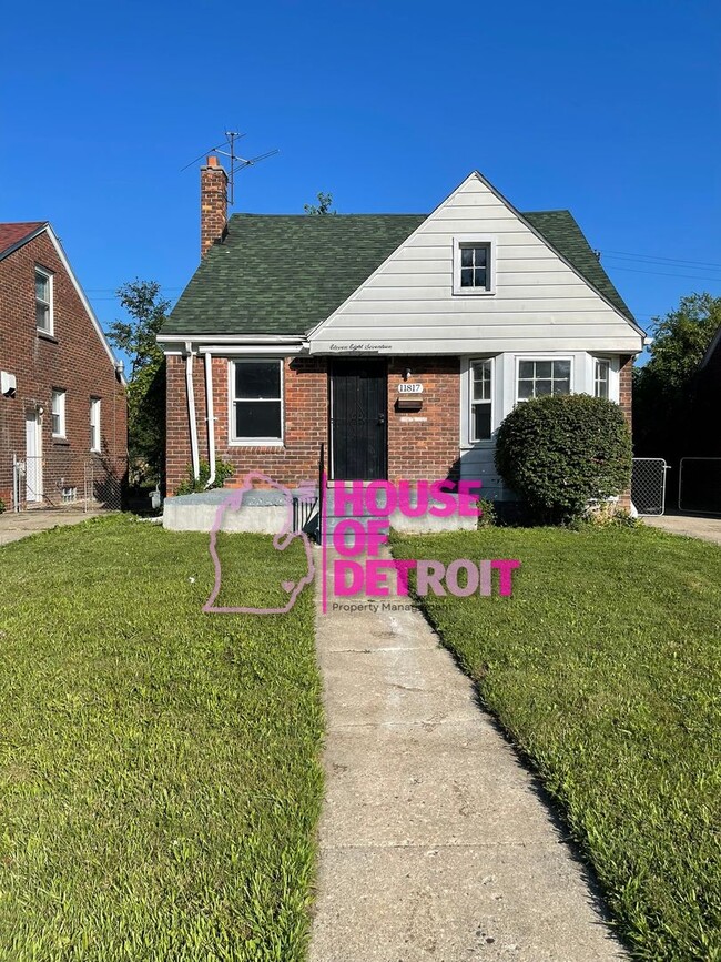 Building Photo - Summer Special~3 BEDROOM | 1 BATH | FREE P...