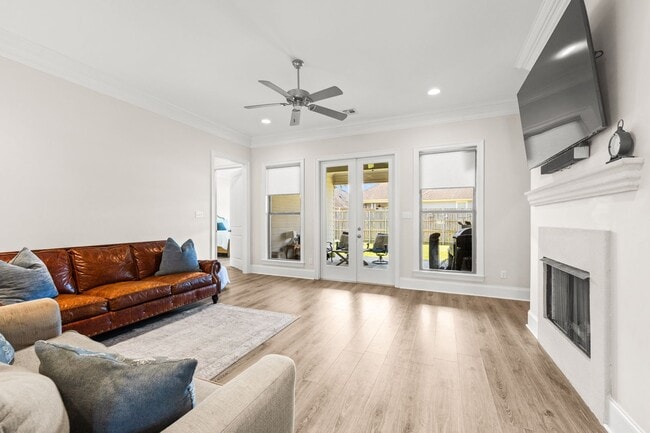Building Photo - Luxury Living in The Woodlands - COMING SO...