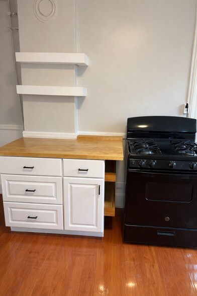 Building Photo - 49 Belden St