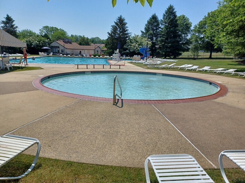 Tapestry's baby pool - 2208 Clark Ct