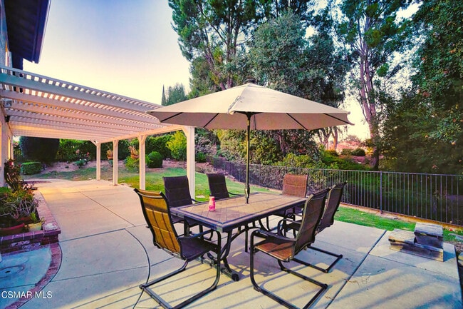 Building Photo - 6058 Hedgewall Dr