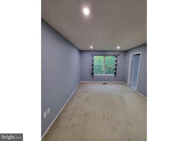 Building Photo - 6 Halstead Pl