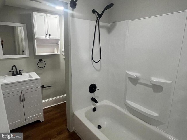 Building Photo - 1251 E Fletcher St