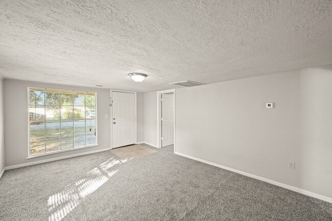 Building Photo - 203 W Hart Ave