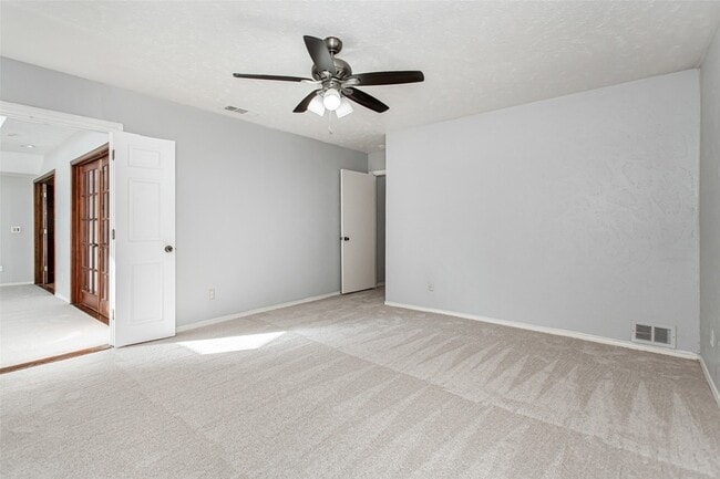 Building Photo - 2732 Parkhaven Dr