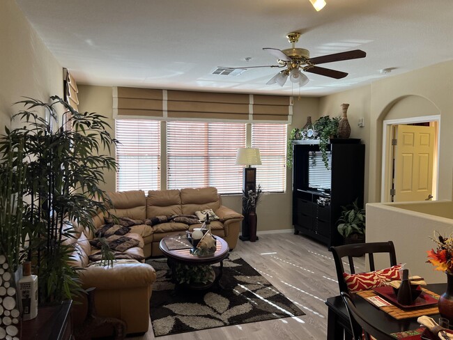 Building Photo - 3975 N Hualapai Way