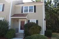 Building Photo - Renovated Townhome in Prime Location