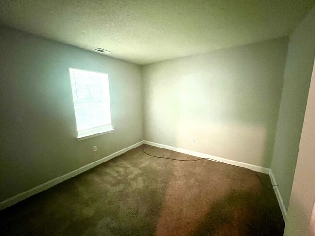 Building Photo - 824 Northwood Dr