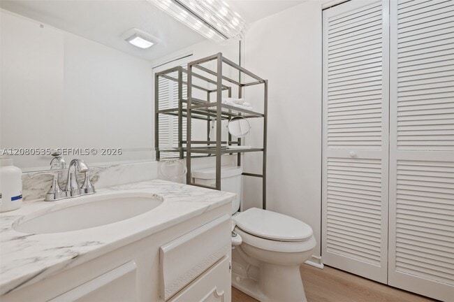 Building Photo - 5100 N Ocean Dr