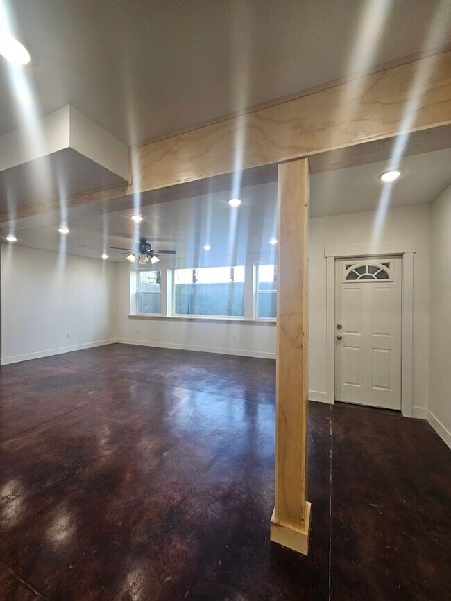 Building Photo - Country Living in Melba - Multi-Generational Home