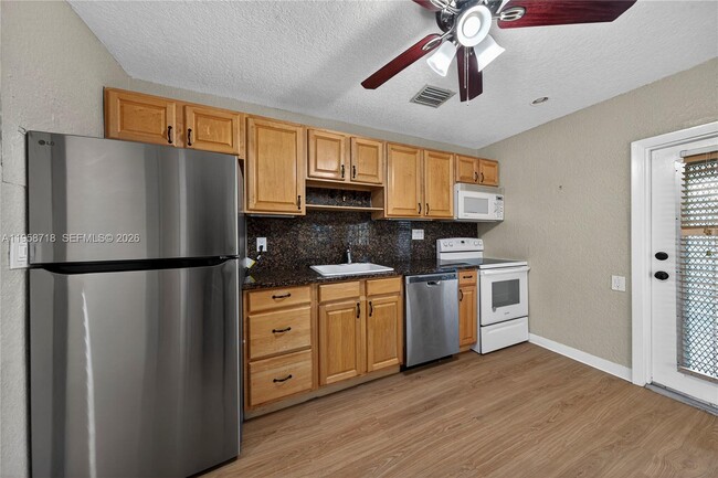 Building Photo - 5265 NE 1st Terrace