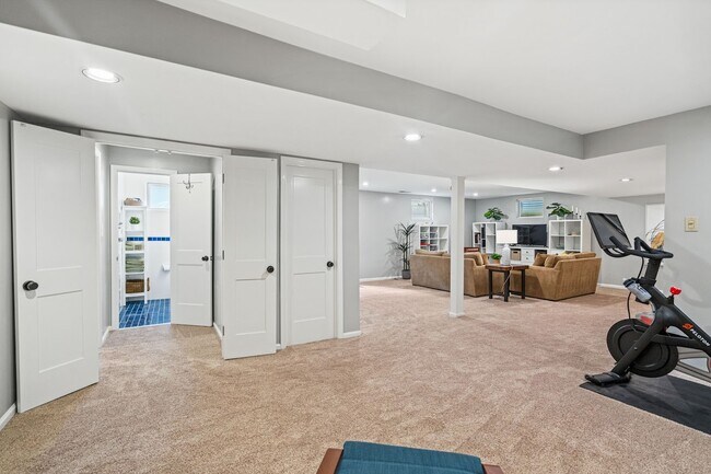 Building Photo - 5191 Linnean Terrace NW