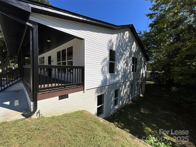 Building Photo - 307 N Catawba St