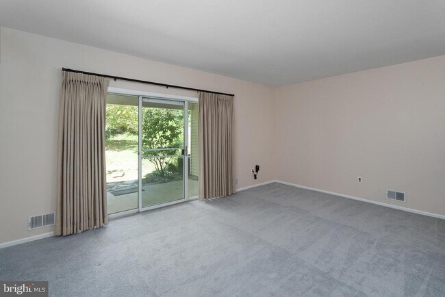 Building Photo - 11 Abelia Ct