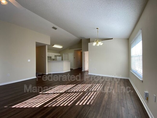 Building Photo - 2615 Creek Ridge Dr