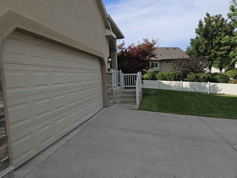 Building Photo - 1879 W Colony Pointe Dr