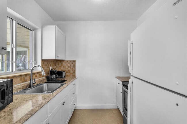 Building Photo - 1021 NW 23rd Ave