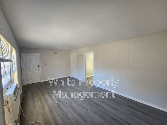 Building Photo - 1045 W Meadow Dr