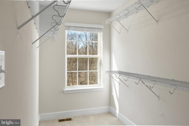 Building Photo - 1731 Water Xing Rd