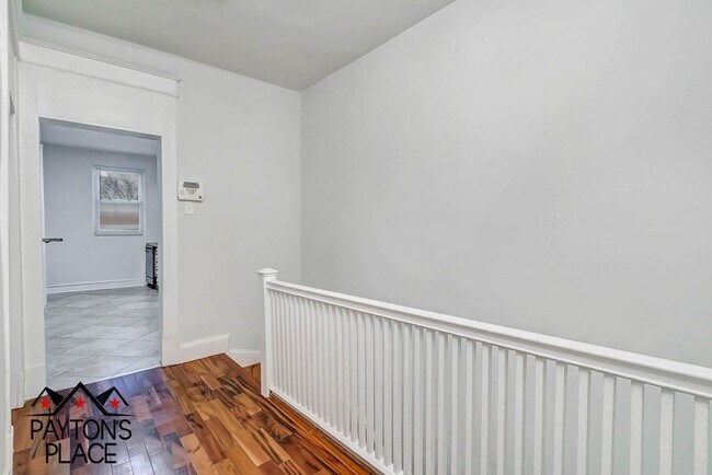 Building Photo - Spacious Apartment with Outdoor space