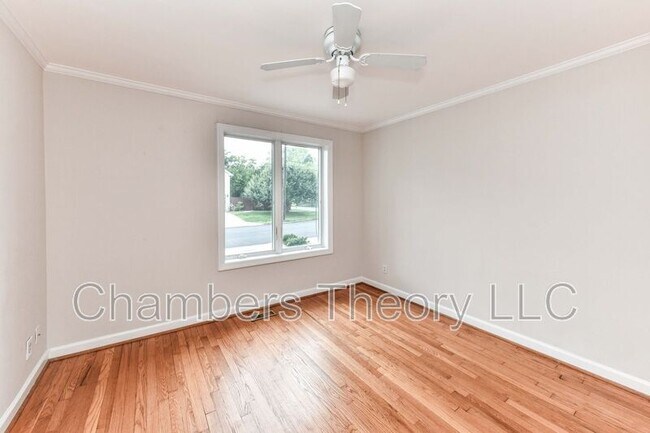 Building Photo - 419 S Barton St