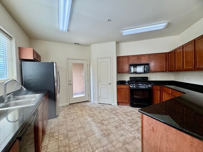 Building Photo - Welcome Home To This Adorable North Natomas Condo!